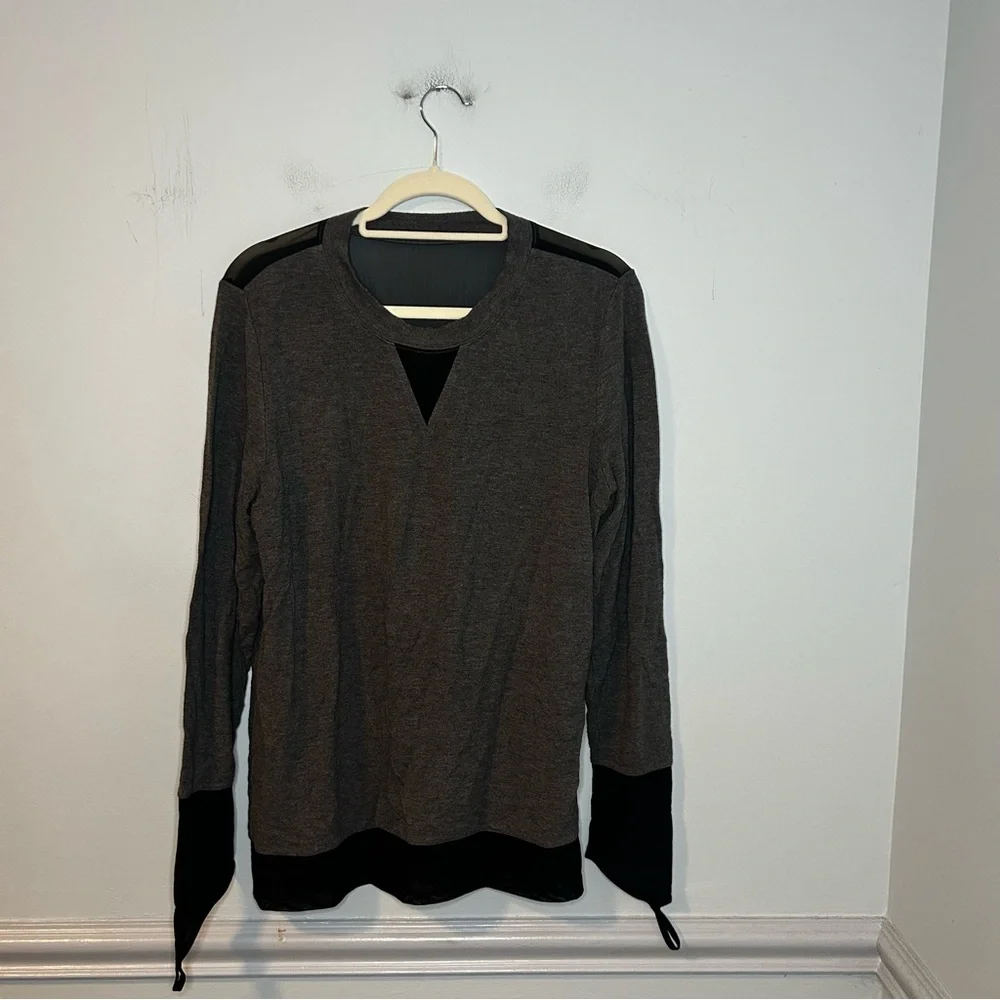 Alo Yoga Gray Black Mesh Mesh Cuff Finger Loop Serene Long Sleeve Top Size Large